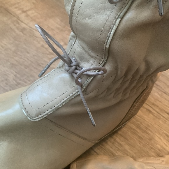 Sorel Beige Tie-up Flannel Lined Rain Boots GUC 9.5 - Picture 9 of 15